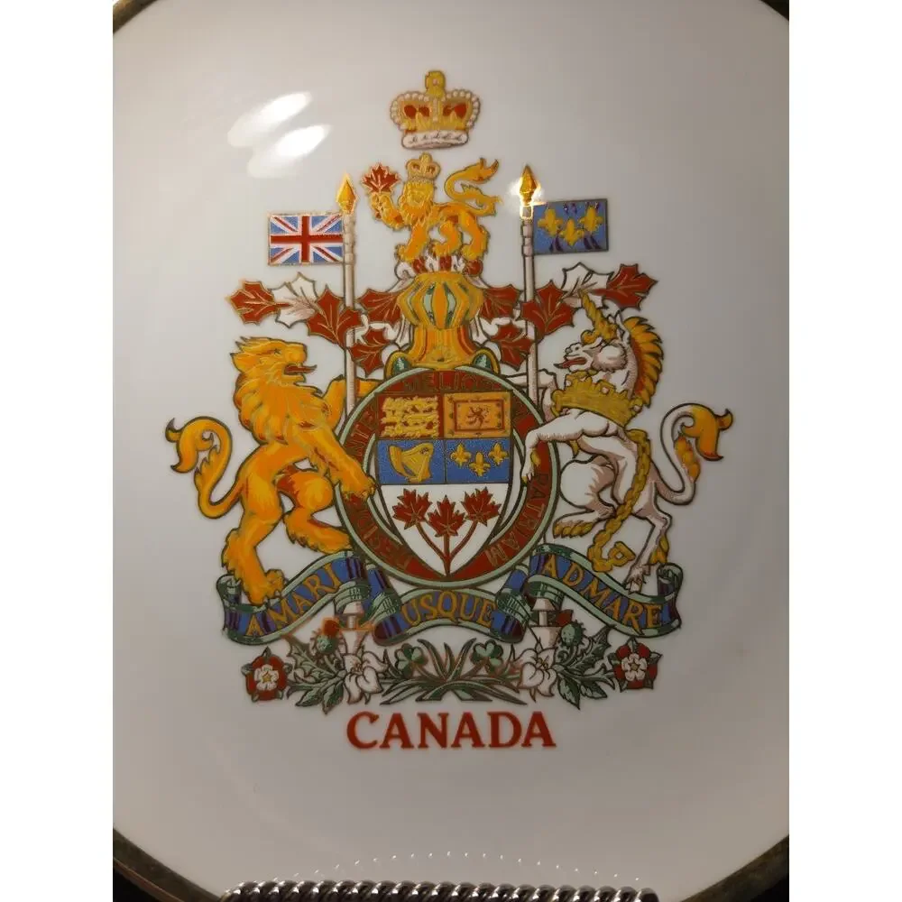 Canada Collectors Plate Souvenir Plate Crest